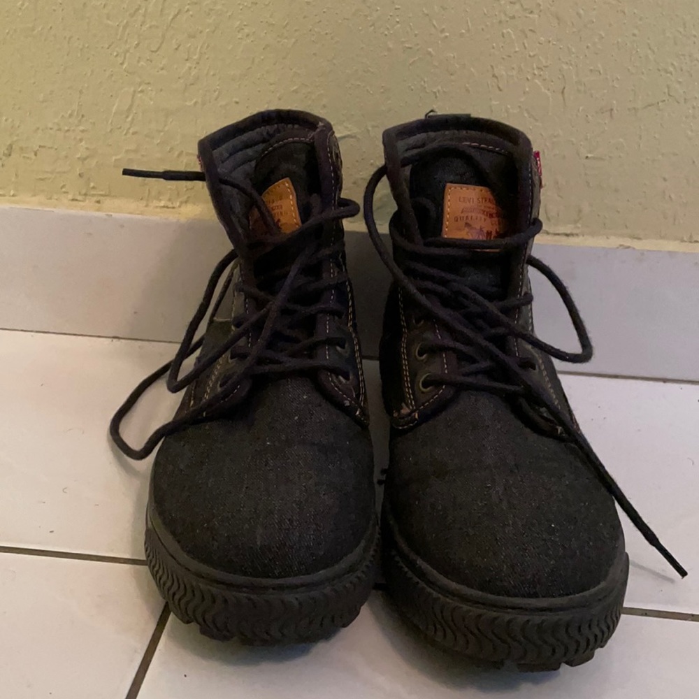 Levi’s black boots 9.5 size